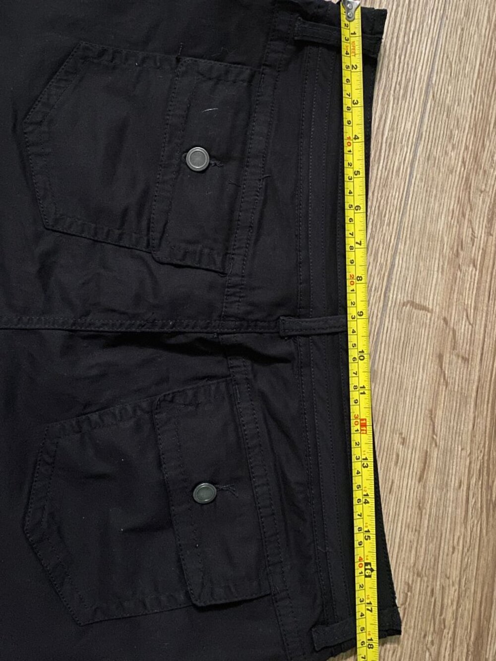 Black Shorts Pockets/Size 14 - Picture 4 of 7
